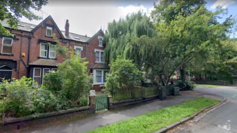 Homem foi encontrado morto no telhado de sua casa – Foto: Reprodu&ccedil;&atilde;o/Google Maps/ND