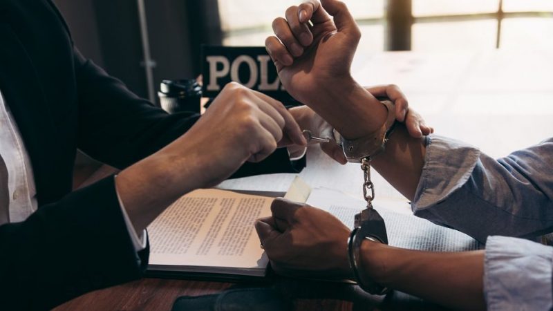 M&eacute;dico suspeito de beijar e massagear paciente em SC paga fian&ccedil;a de R$ 36 mil – Foto: Internet/ND