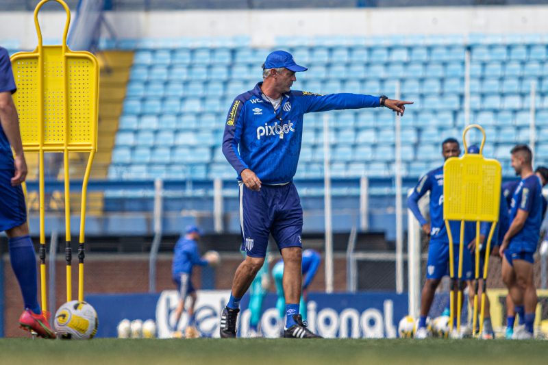 Lisca deve fazer mexidas contra o Fortaleza 