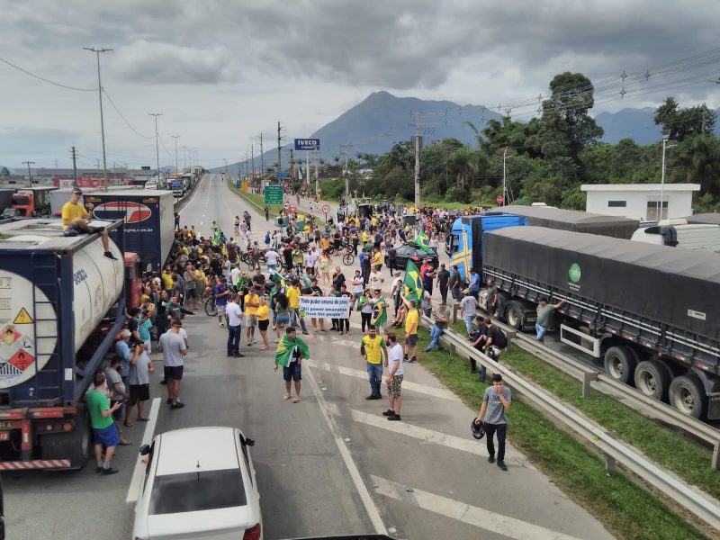Em Palho&ccedil;a, nesta manh&atilde;, os condutores foram prejudicados ao se deslocar pela BR-101 sentido Sul, pr&oacute;ximo ao Km 216 – Foto: D&eacute;cio Batista/Divulga&ccedil;&atilde;o/ND