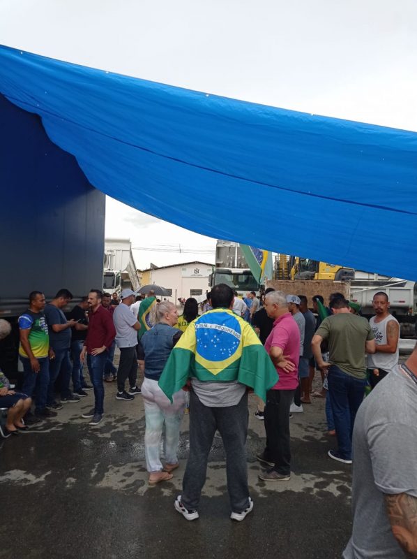 Ponto de bloqueio na BR-470 em Indaial – Foto: Divulga&ccedil;&atilde;o/Karina Beatrice/ND