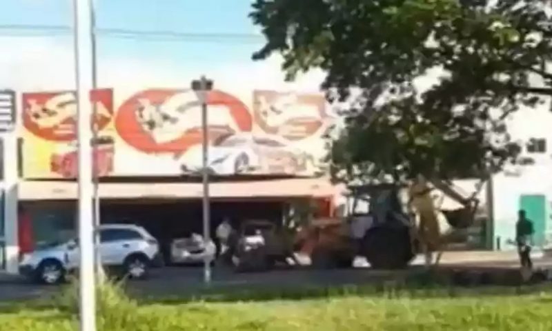 Por R$ 90 mil, homem ataca revenda com m&aacute;quina em Araguari (MG) – Foto: Reprodu&ccedil;&atilde;o/ND