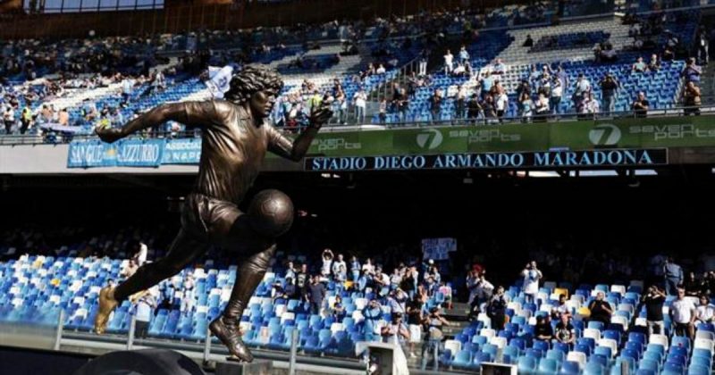 Se estivesse vivo, Maradona completaria 62 anos neste domingo. Ganhou est&aacute;tua em N&aacute;poles – Foto: Reprodu&ccedil;&atilde;o