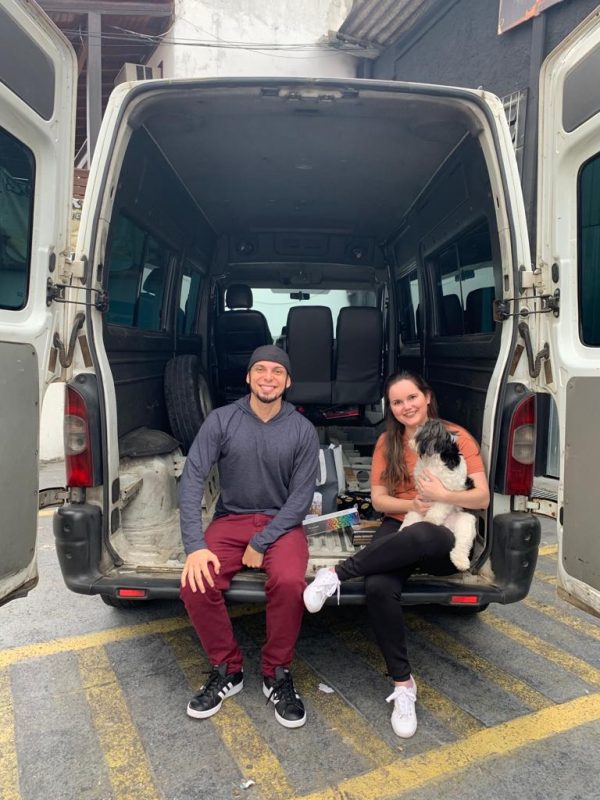 Casal de professores larga tudo e hoje mora em diferentes lugares do mundo em uma van – Foto: Arquivo pessoal/ND