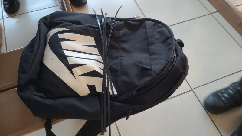 Mochila e itens apreendidos – Foto: GMF/Divulga&ccedil;&atilde;o/ND