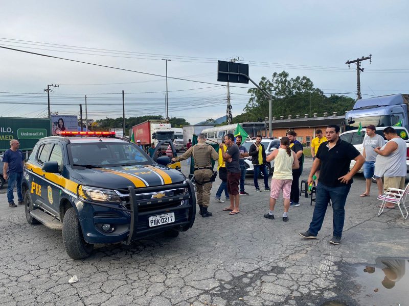 Manifestantes interditaram trechos da BR-470 no Vale do Itaja&iacute; – Foto: Mois&eacute;s Stuker/NDTV