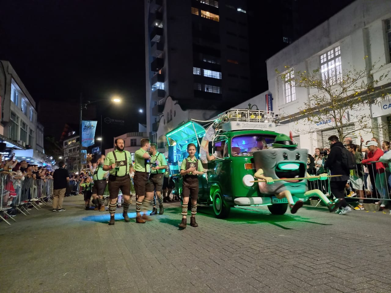 Fotos Começou Veja Como Foi O Primeiro Desfile Da 37ª Oktoberfest De Blumenau 9589