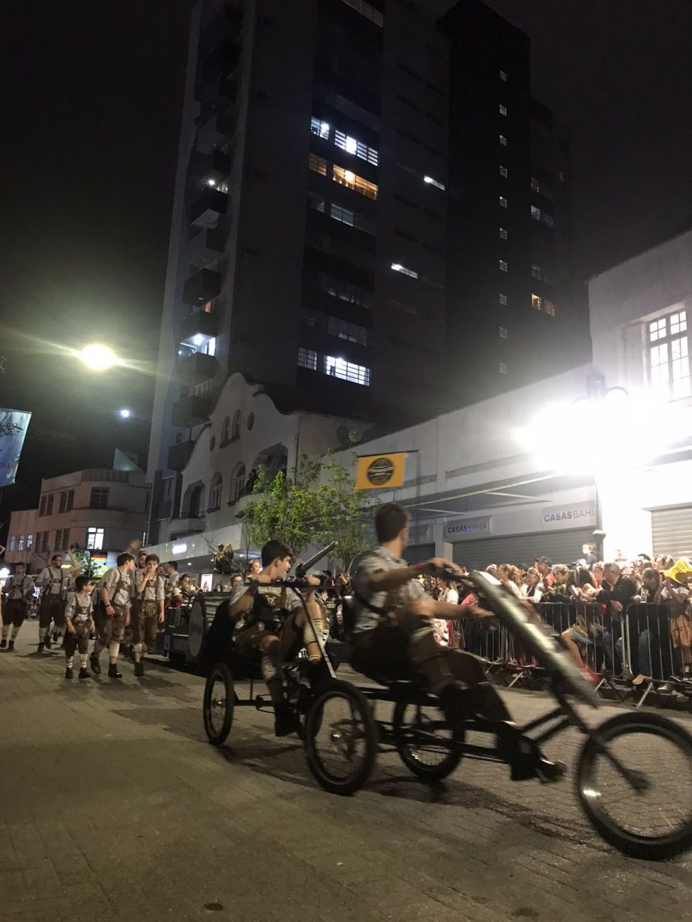 Fotos Começou Veja Como Foi O Primeiro Desfile Da 37ª Oktoberfest De Blumenau 7907