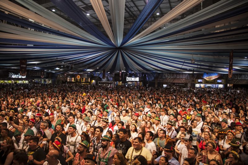 Oktoberfest em Blumenau saiba como curtir a maior festa alemã das Américas