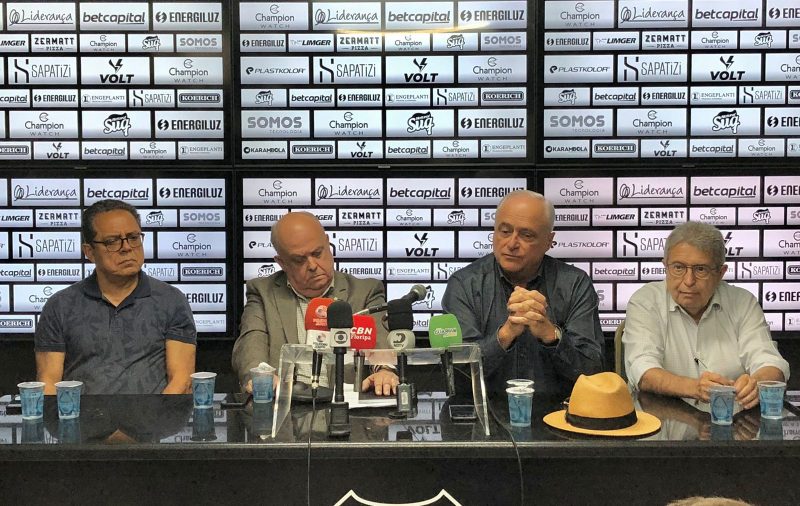 “C&uacute;pula” do Figueirense veio a p&uacute;blico falar sobre a situa&ccedil;&atilde;o do clube. Da esquerda para a direita: Chiquinho de Assis (Presidente do Conselho Deliberativo), Norton Boppr&eacute; (Presidente do Conselho Administrativo do Figueirense FC), com Paulo Prisco Para&iacute;so (Presidente do Conselho de Administra&ccedil;&atilde;o do Figueirense FC SAF) e Jos&eacute; Carlos Lages Pereira Pinto (Diretor Executivo do Figueirense FC SAF). – Foto: Patrick Floriani/FFC/Divulga&ccedil;&atilde;o/ND