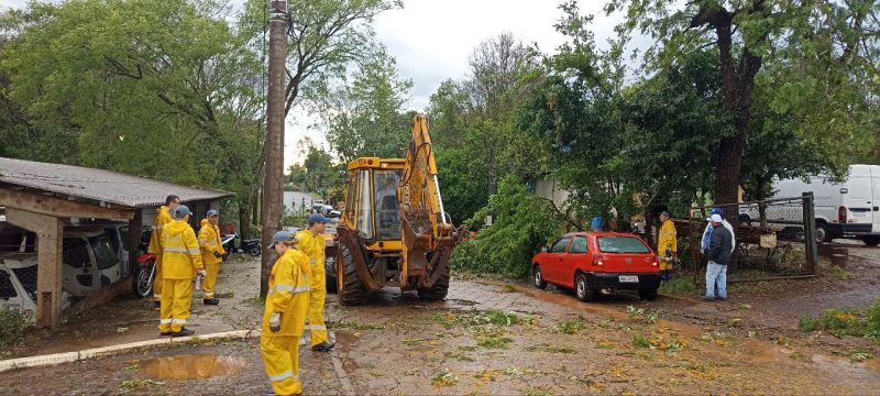 Estragos foram registrados em diversos pontos da cidade. &mdash; Foto: Corpo de Bombeiros/Divulga&ccedil;&atilde;o/ND