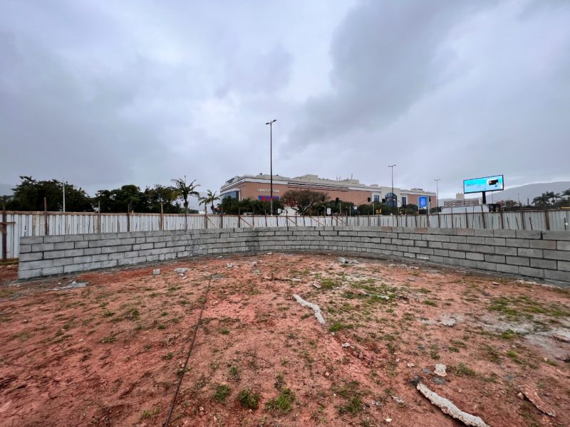 Obras avan&ccedil;am nas funda&ccedil;&otilde;es para cria&ccedil;&atilde;o das &aacute;reas de manobra da pista de skate street – Foto: Pedro Perez/PMF/Divulga&ccedil;&atilde;o/ND