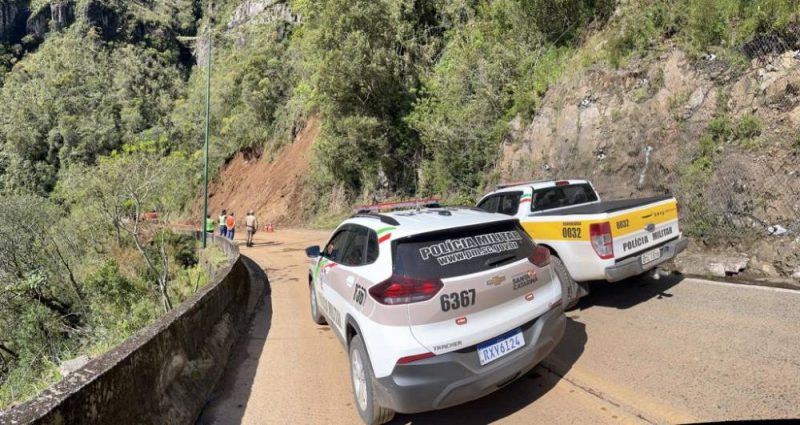 Deslizamentos controlados s&atilde;o feitos na Serra do Rio do Rastro – Foto: PMRv/Divulga&ccedil;&atilde;o/ND
