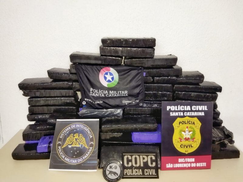 Conforme a pol&iacute;cia, a droga pesou mais de 50 quilos, quantidade suficiente para vender mais de 16 mil por&ccedil;&otilde;es em fra&ccedil;&otilde;es prontas para consumo. &mdash; Foto: Pol&iacute;cia Civil/ND