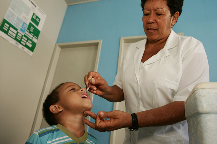 A poliomielite, quando grave, pode causar sequelas permanentes, como paralisia, insufici&ecirc;ncia respirat&oacute;ria e, em determinados casos, &oacute;bito – Foto: Instituto Butantan/Divulga&ccedil;&atilde;o/ND