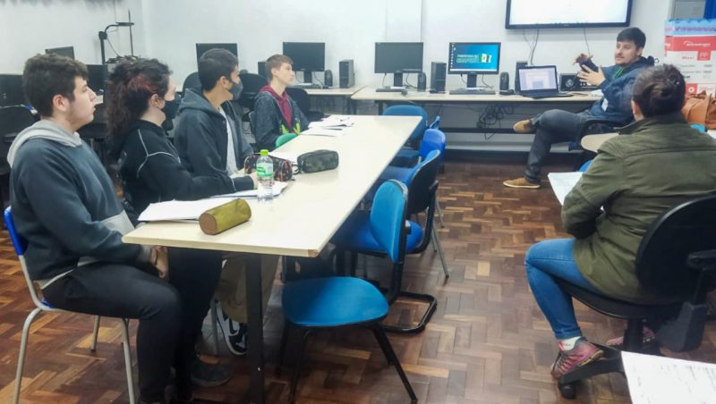 S&atilde;o nove estudantes pr&eacute;-selecionados para a olimp&iacute;ada internacional de astronomia em 2023. &mdash; Foto: Prefeitura de Chapec&oacute;/Reprodu&ccedil;&atilde;o/ND