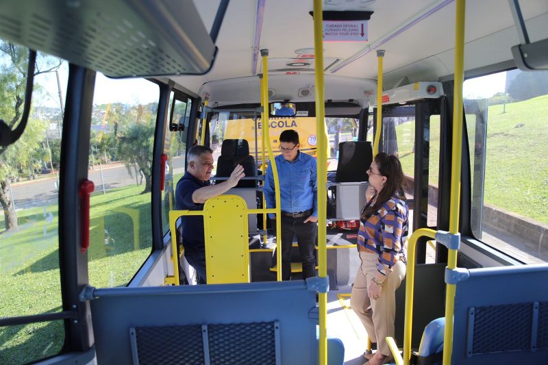 &Ocirc;nibus foram entregues &agrave; prefeitura. – Foto: Prefeitura de Chapec&oacute;/Divulga&ccedil;&atilde;o/ND
