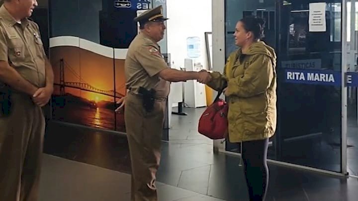 M&aacute;rcia contou com ajuda da equipe do programa SOS Desaparecidos para reencontrar pai – Foto: PMSC/Reprodu&ccedil;&atilde;o/ND