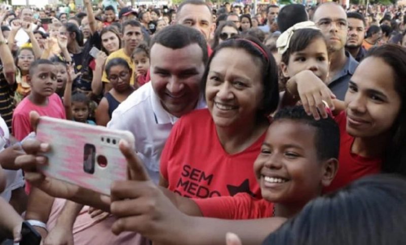 F&aacute;tima Bezerra (PT) esteve presente em ato de campanha pr&oacute;-Lula – Foto: Reprodu&ccedil;&atilde;o/ Twitter