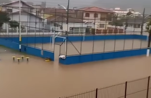 Imagens de alagamentos em Bigua&ccedil;u chamam aten&ccedil;&atilde;o na internet. &mdash; Foto: Internet/Reprodu&ccedil;&atilde;o/ND