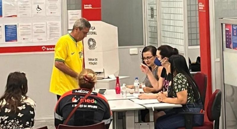 General Braga Netto votou no Rio de Janeiro neste domingo (30) – Foto: Reprodu&ccedil;&atilde;o