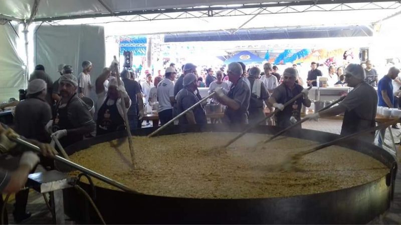 Risoto gigante ser&aacute; servido de gra&ccedil;a no Festival do Camar&atilde;o em Porto Belo – Foto: Oficina das Palavras/Divulga&ccedil;&atilde;o/ND