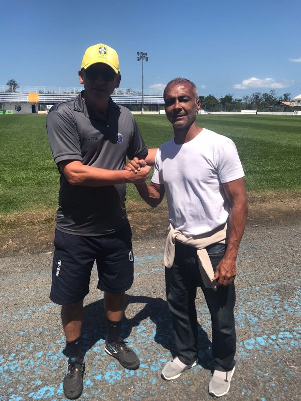 T&eacute;cnico do Guarani, Luis Carlos Cruz, e Rom&aacute;rio – Foto: Guarani/Divulga&ccedil;&atilde;o/ND