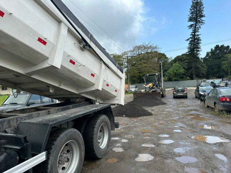 A Rua Palmeira Real, em Canasvieiras, era de barro e vai receber capa asf&aacute;ltica – Foto: PMF/Divulga&ccedil;&atilde;o/ND