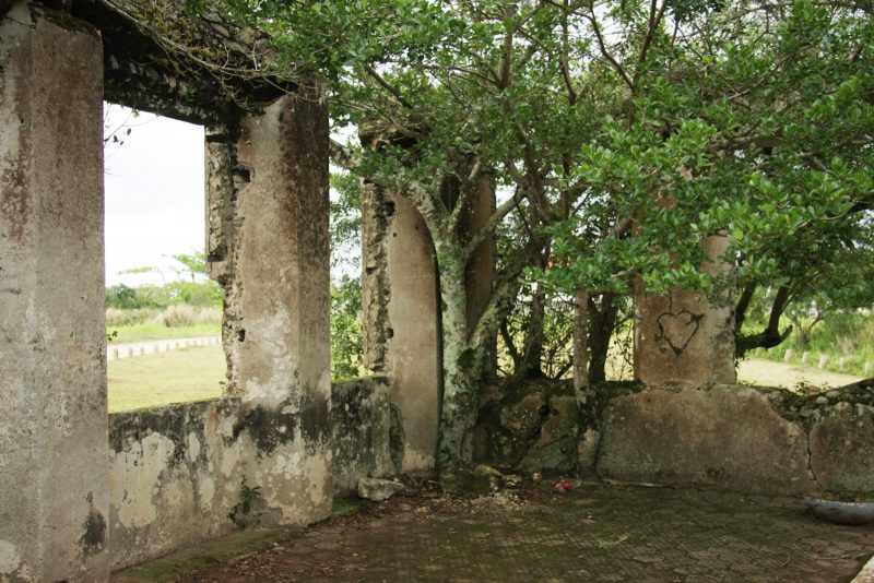 Ru&iacute;nas do Lepros&aacute;rio de S&atilde;o Francisco do Sul – Foto: Expedi&ccedil;&otilde;es Latinas/Reprodu&ccedil;&atilde;o/ND
