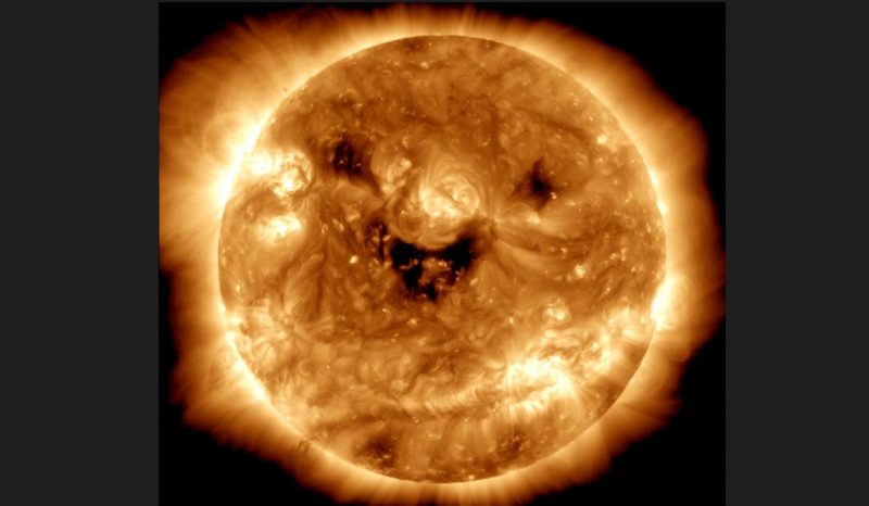 Sol aparece com “rosto sorrindo” e chama aten&ccedil;&atilde;o na web – Foto: @NASASun/Reprodu&ccedil;&atilde;o/ND