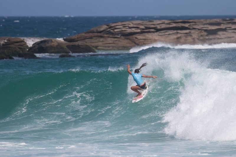 Sophia Medina segue na busca pelo bicampeonato no Saquarema Surf Festiva – Foto: Daniel Smorigo / 213 Sports