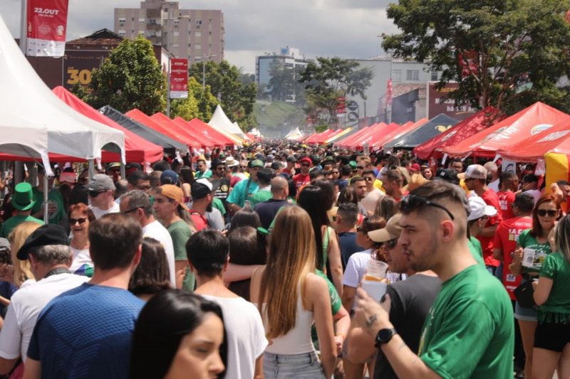 Stammtisch ocorre na rua Visconde de Taunay 