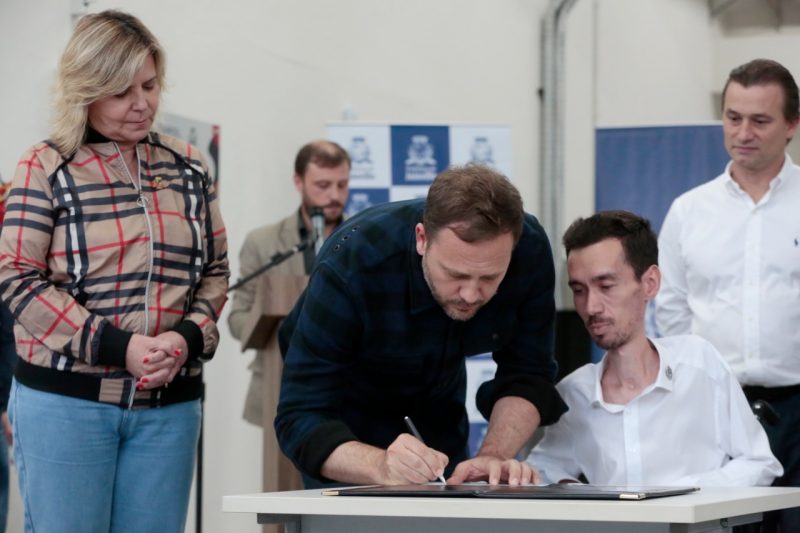 prefeito assina lei de startups