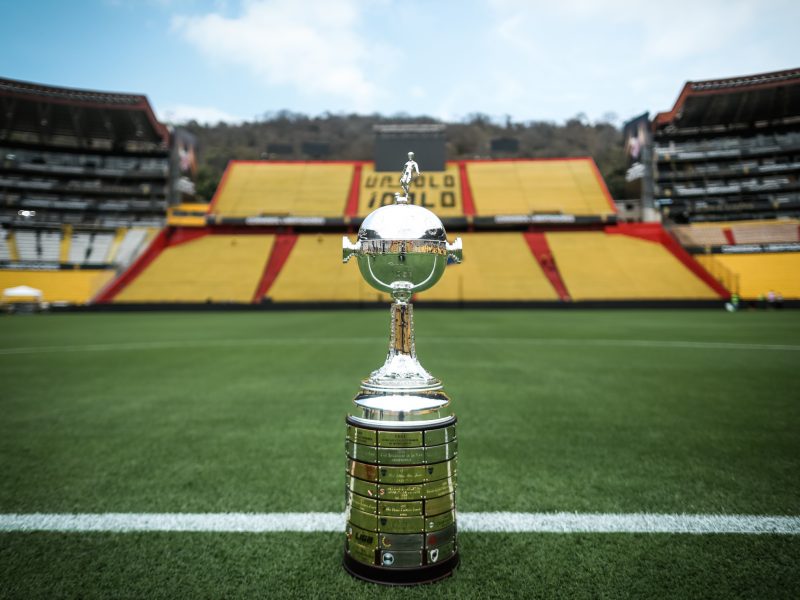 Taça da Copa Libertadores no estádio Monumental, em Guayaquil, Equador