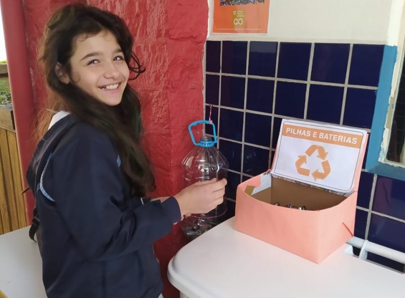 Alunos do Ensino Fundamental ajudam ONG com lucro da venda de recicláveis