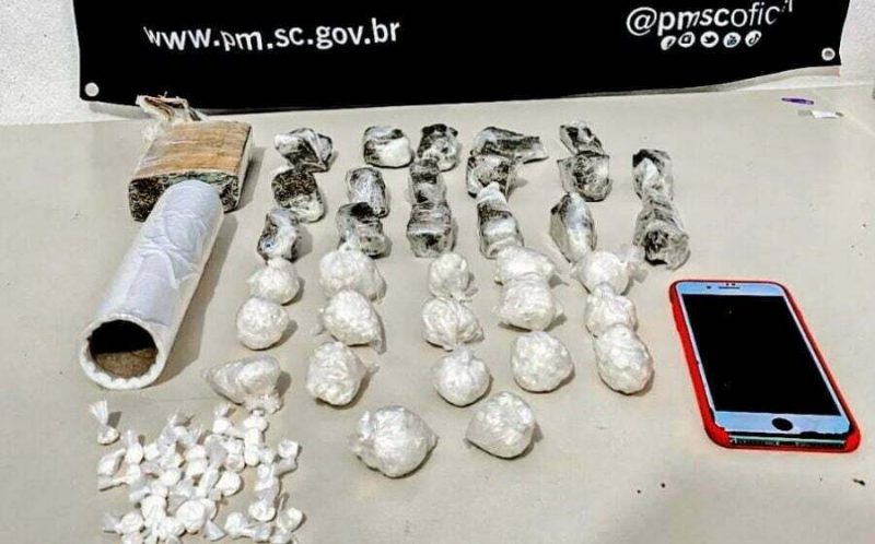 Delivery de drogas: Homem &eacute; preso em flagrante com mais de mil pedras de crack em SC – Foto: Pol&iacute;cia Militar/Divulga&ccedil;&atilde;o/ND