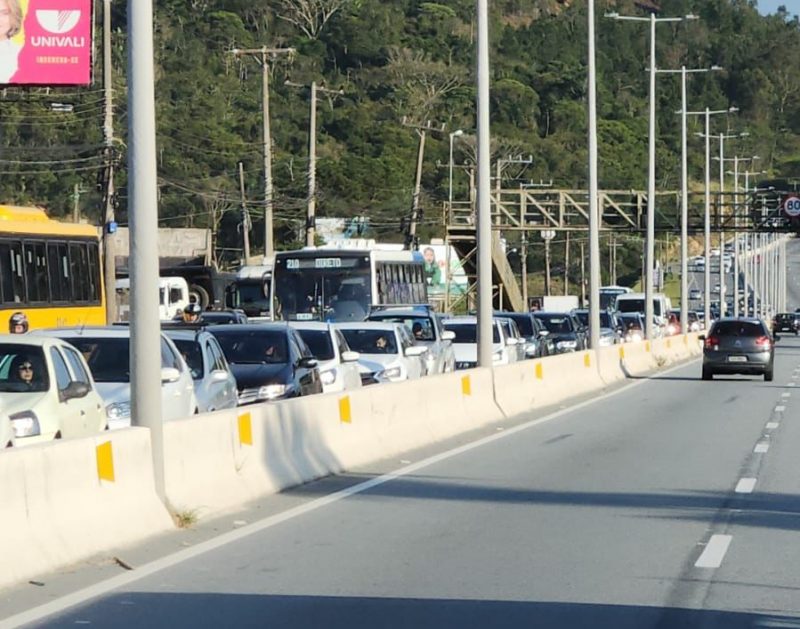 Reten&ccedil;&atilde;o na SC-401 – Foto: GMF/Reprodu&ccedil;&atilde;o/ND