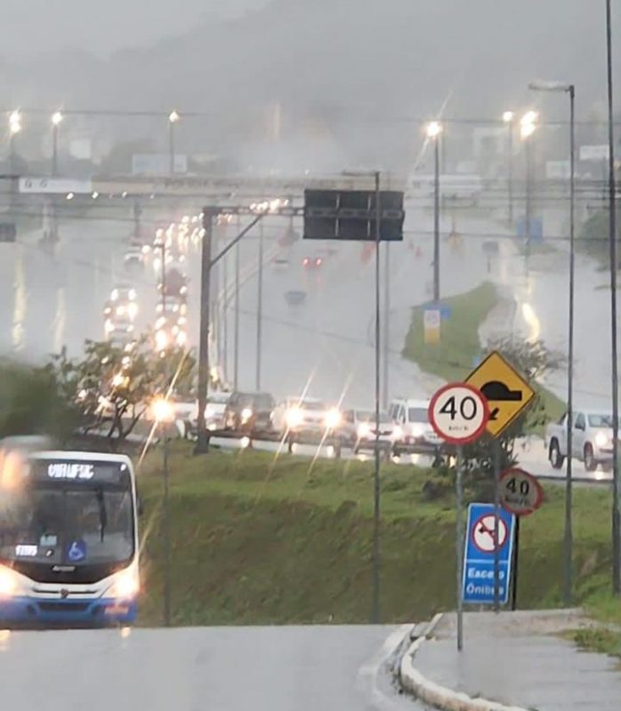 V&eacute;spera de feriado com tr&acirc;nsito intenso nas principais vias de acesso &agrave; Florian&oacute;polis. – Foto: GMF/Divulga&ccedil;&atilde;o/ND
