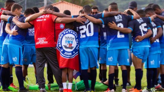 Tiroteio após jogo de futebol amador deixa adolescente morto e quatro  feridos nos EUA