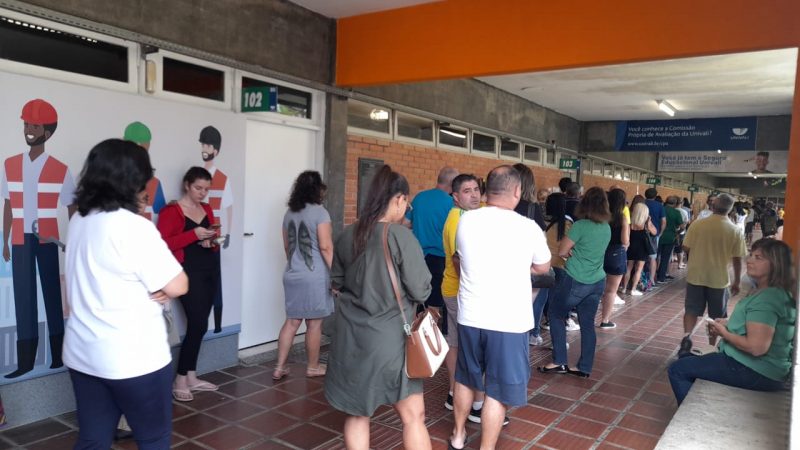 Filas foram registradas nas primeiras horas de vota&ccedil;&atilde;o na Univali – Foto: Marcos Metelski/Reprodu&ccedil;&atilde;o/ND