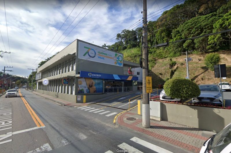 Viacredi, headquartered in Blumenau, ranked 22nd among companies with 1,000 to 9,999 employees.  The cooperative employs 1945 people.  – Photo: Google Earth/Reproduction