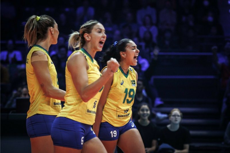 Brasil vira contra a Bélgica e avança no Mundial de vôlei feminino -  Superesportes