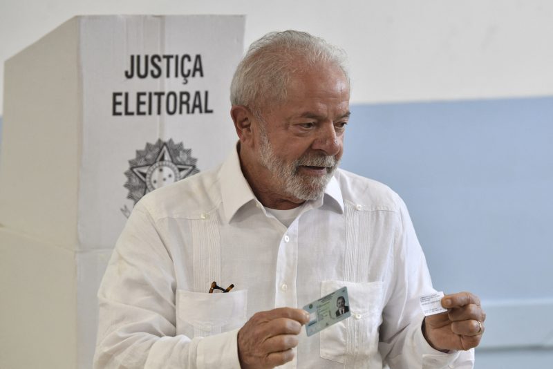 Candidato &agrave; presid&ecirc;ncia da Rep&uacute;blica, Luiz In&aacute;cio Lula da Silva (PT) vota neste domingo (30) em S&atilde;o Paulo – Foto: NELSON ALMEIDA/AFP/ND