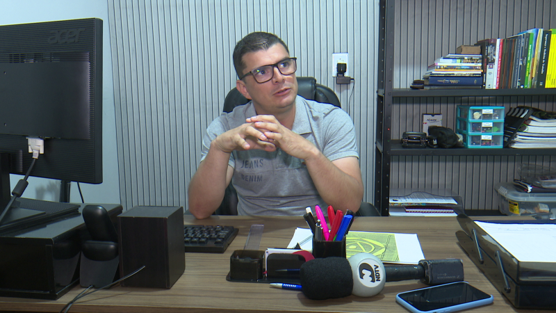 ufólogo comenta sobre agroglifos