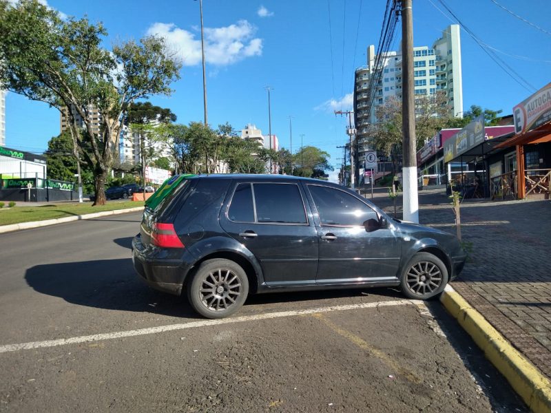 A pol&iacute;cia apreendeu os homens em um carro de modelo Golf, de cor preta.&nbsp; &mdash; Foto: Willian Ricardo/ND