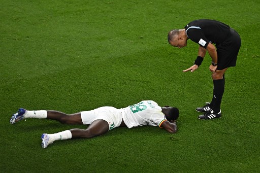 Wilton Pereira Sampaio, em duelo da Copa do Mundo; &aacute;rbitro de Copa do Mundo vem acumulando lamban&ccedil;as no futebol brasileiro – Foto: MANAN VATSYAYANA/AFP/ND