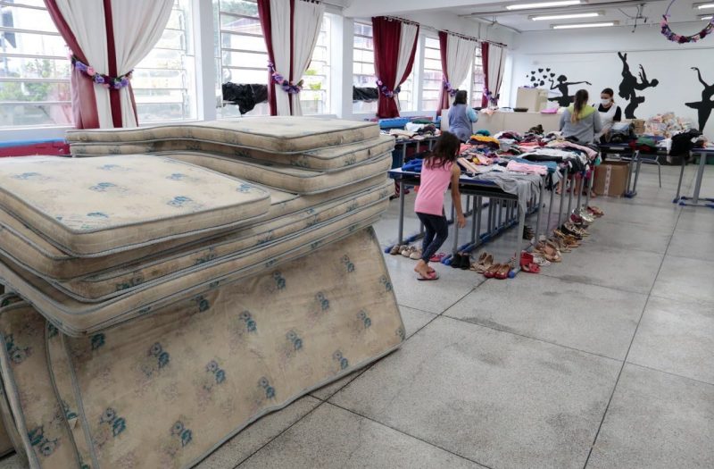 Locais oferecem aux&iacute;lio para pessoas prejudicadas com as condi&ccedil;&otilde;es clim&aacute;ticas. – Foto: Prefeitura de Joinville