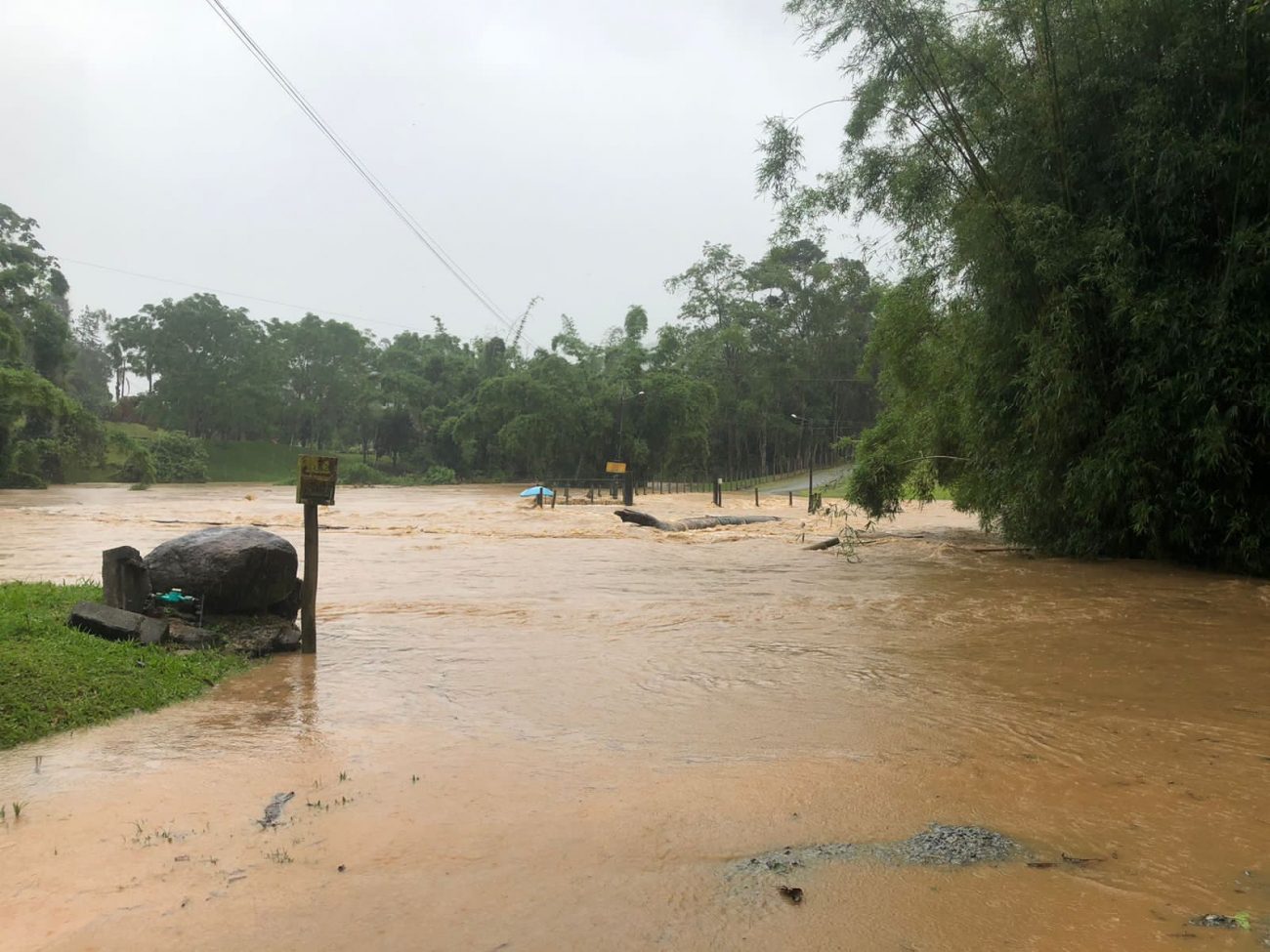 Chuva forte em Santo Amaro da Imperatriz faz rio transbordar e deixa  população em alerta - NSC Total