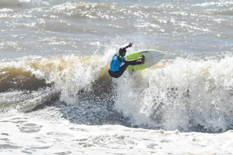 CBSurf Xangri-l&aacute;: J&uacute;lia Duarte leva o t&iacute;tulo da etapa em sua terceira final seguida no circuito – Foto: davicastrophotos
