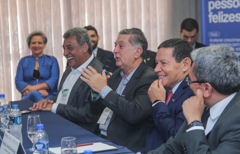 Na foto, flagrante do momento da resposta de Top&aacute;zio. – Foto: Sofia Leal/PMF/Divulga&ccedil;&atilde;o/ND